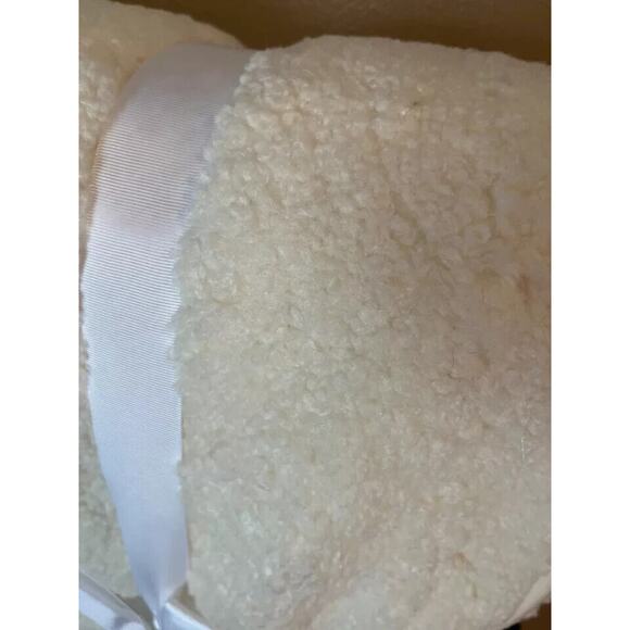 New with Tags UGG Home Nisa Shearling Throw Blanket‎ Snow White 50x 70 - Picture 8 of 8